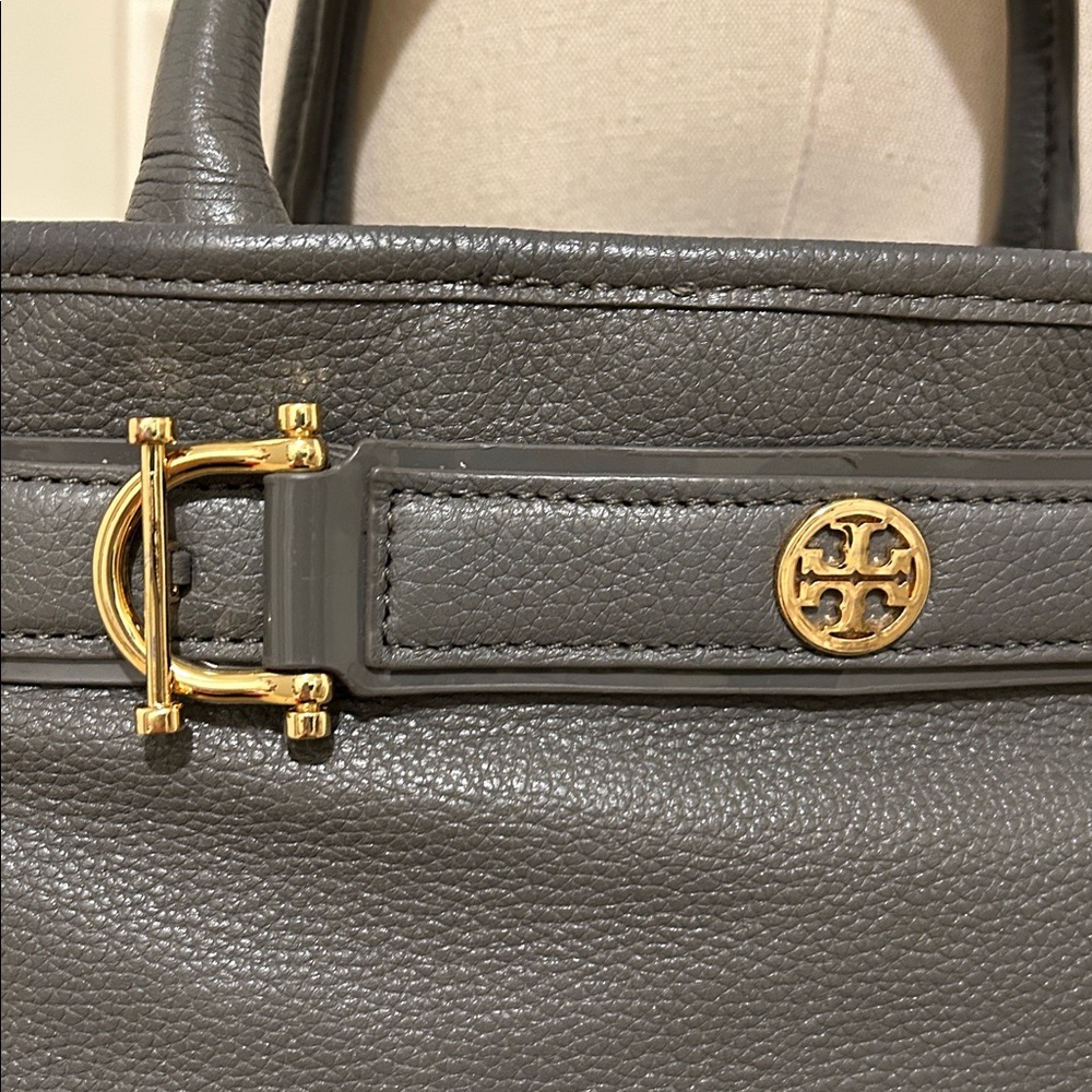 Tory Burch Gray Pebbled Leather Horsebit 2 Way Crossbody Hand Bag - Picture 2 of 13